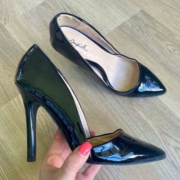 Qupid Black Patent Leather Style Pointed Toe Heels - Picture 1 of 11